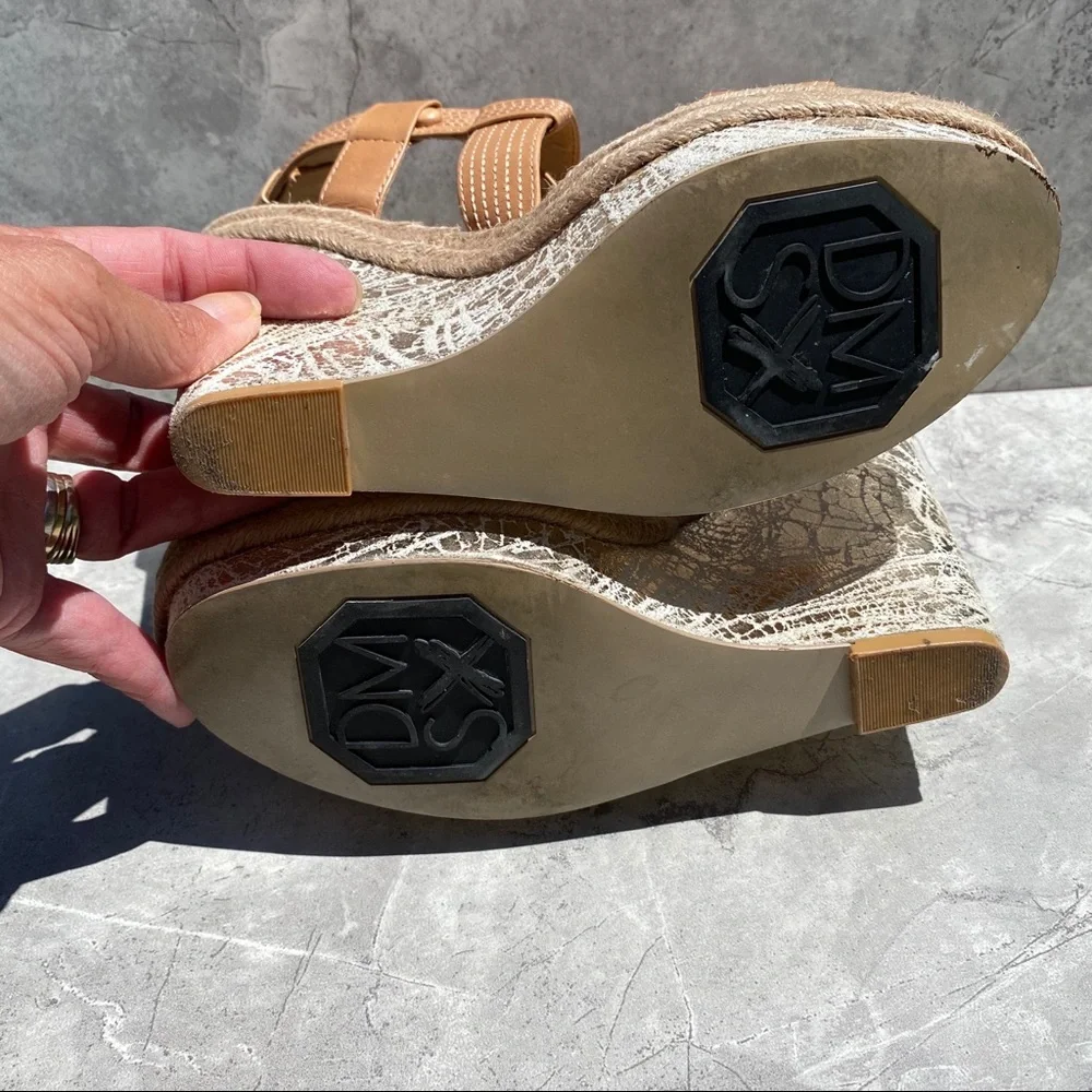 Donald J Pliner DMSX Tan Espadrille Strap Wedges 8 -